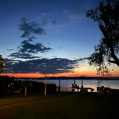 Feriehus Viktoria House Balatonszarszo