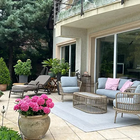 Viktoria House Holiday home *