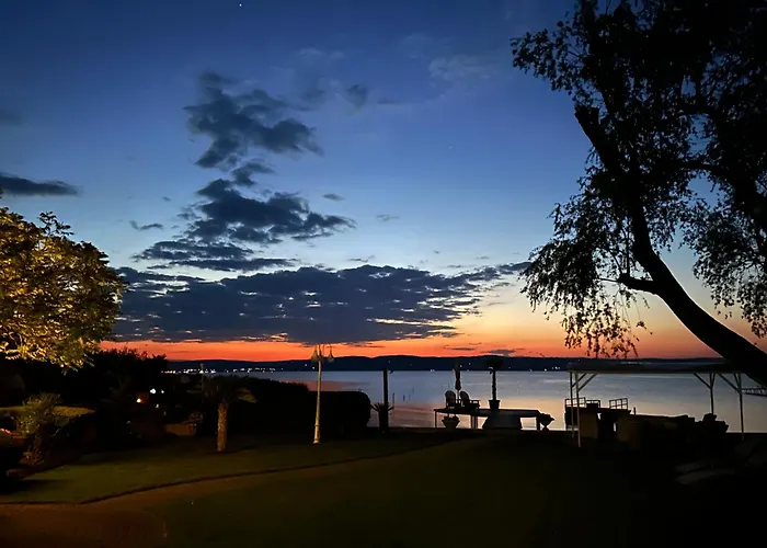 Semesterbostad Viktoria House Balatonszarszo