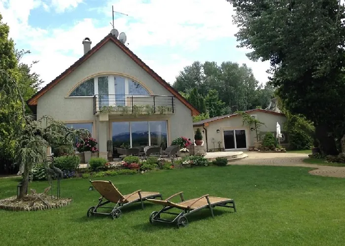 Feriehus Viktoria House Balatonszarszo